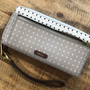 Fossil Heart Dot wallet,  RFID blocking , zip around with wristlet